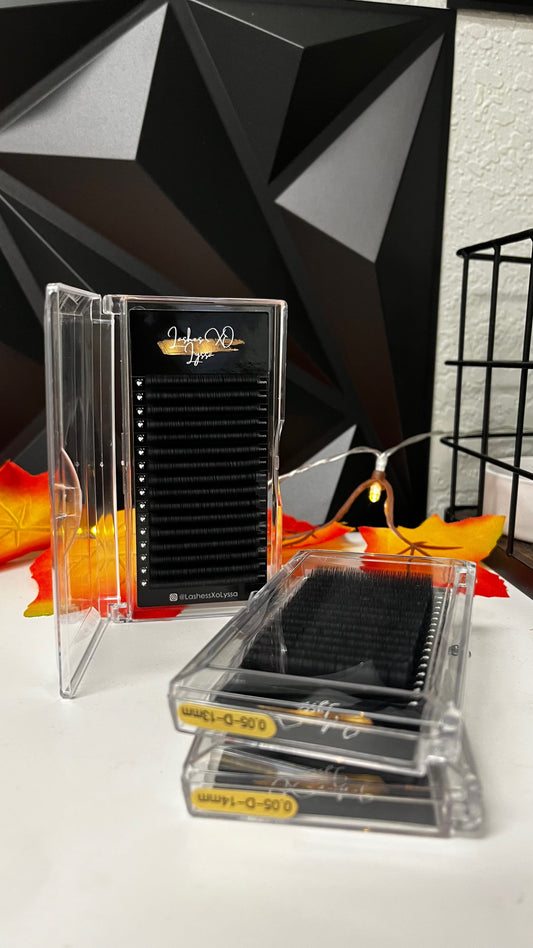 Volume lash trays