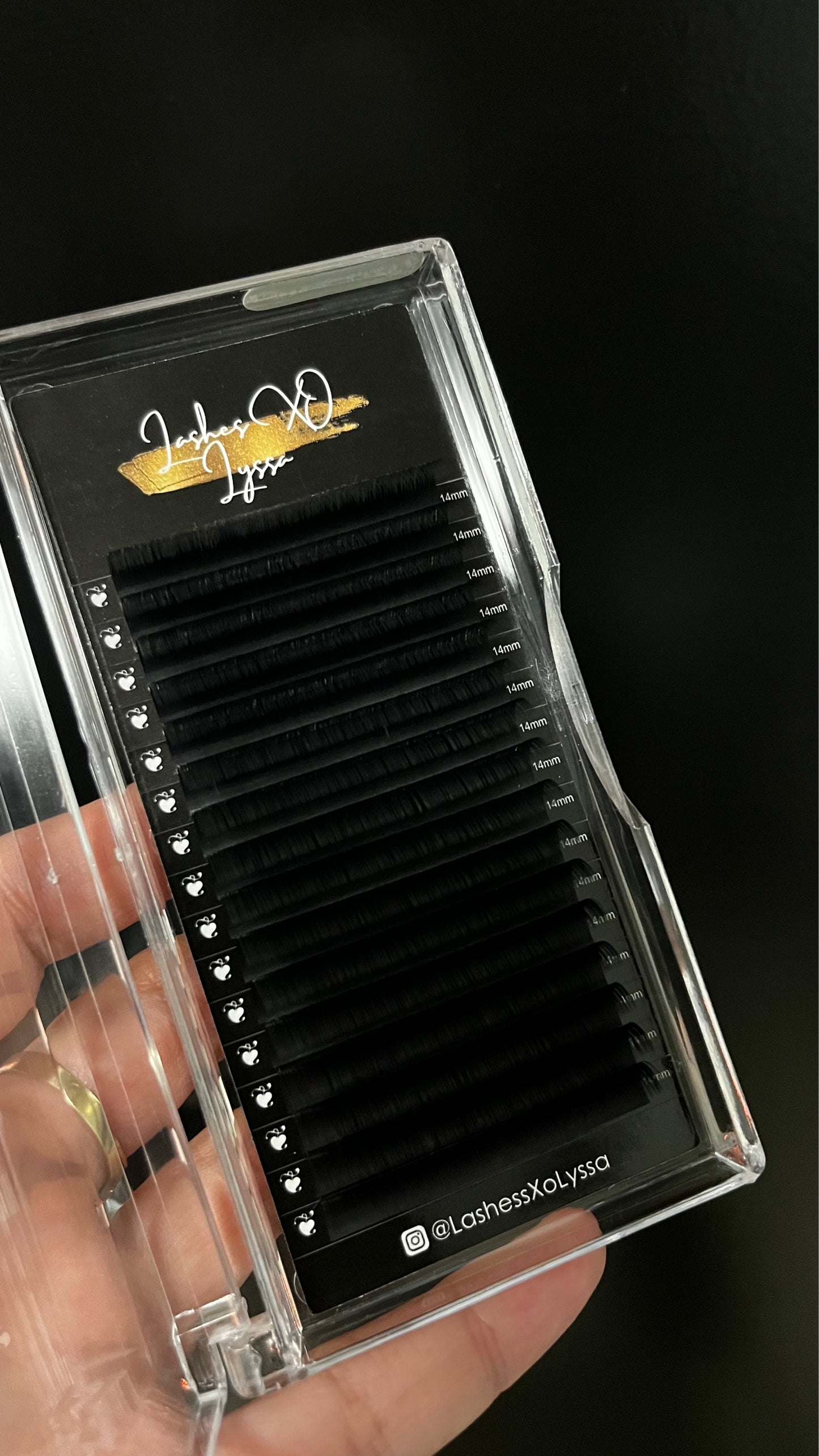 Volume lash trays
